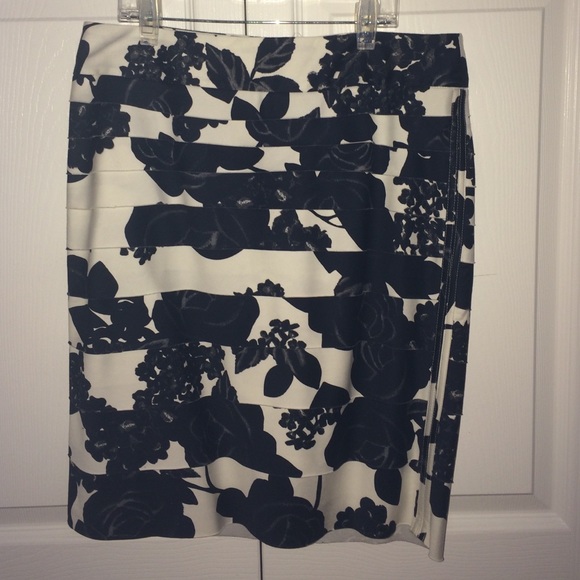 White House black market floral ruffle skirt - Picture 1 of 3