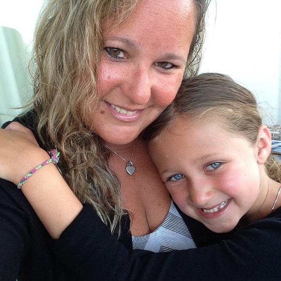 Welcome to my closet❤️ - Picture 4 of 8