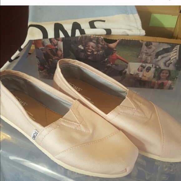 Brand new light pink TOMS