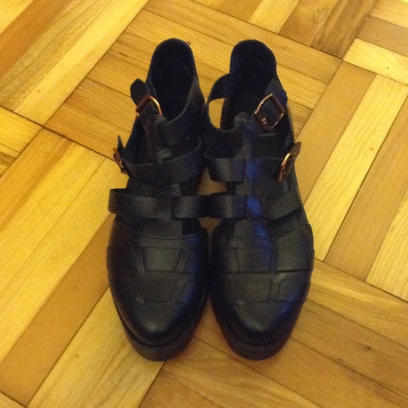 vagabond strappy sandals