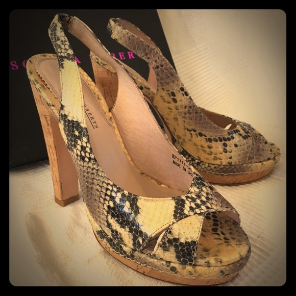 Sondra Roberts faux-snakeskin pumps