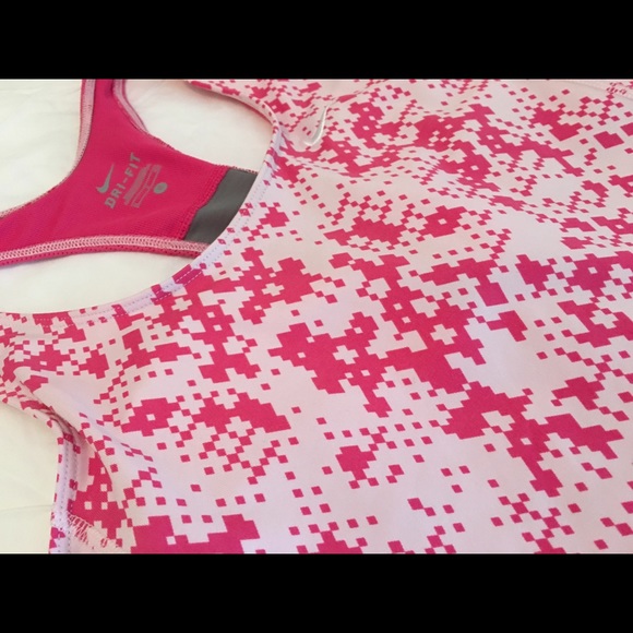 Nike Dry Fit work out top - Picture 2 of 4