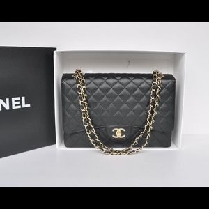 Caviar maxi jumbo in gold hardware