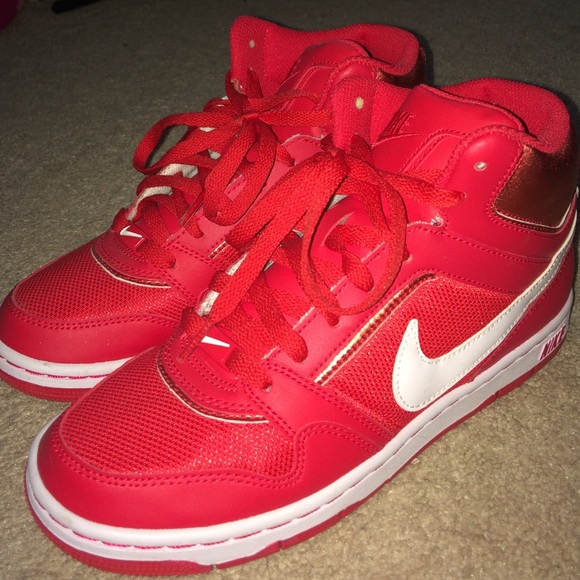 BRAND NEW 🙌 Women's red Nike high tops.