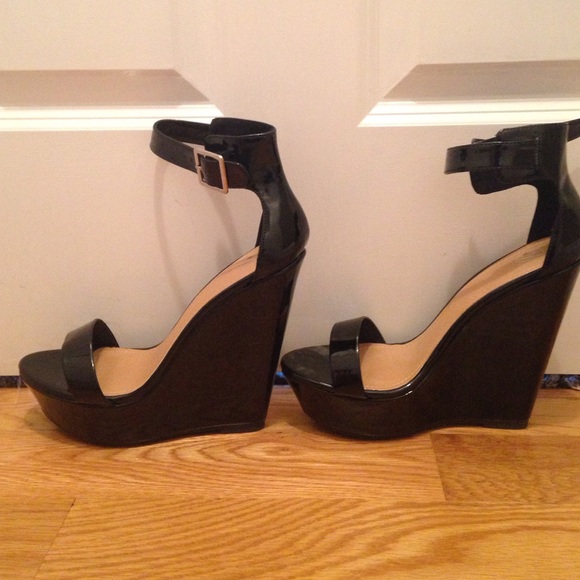 Never worn black wedges