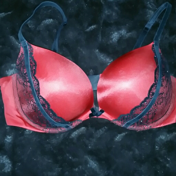 Women's EUC. Push up bra