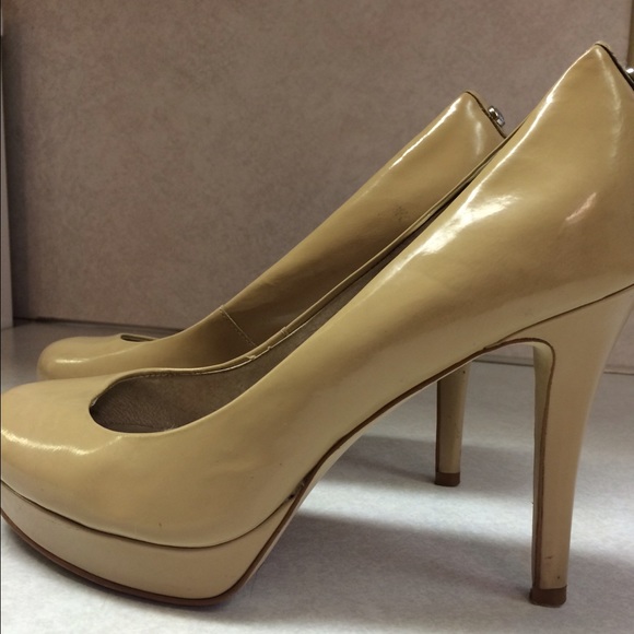 Shoes size 7M