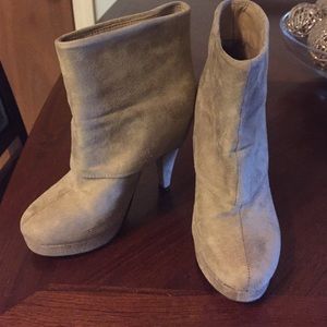 Adorable light tan ankle boots