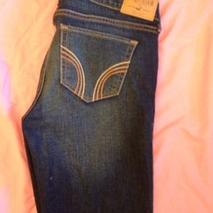 HOLLISTER JEANS! straight leg! Short length!