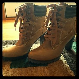 Two Lips combat heels