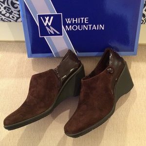 White Mountain brown suede booties size 7.5