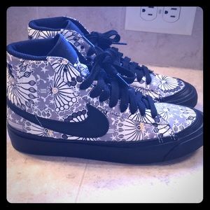Nike high tops sz 5.5