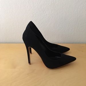 Black suade pumps