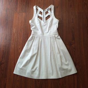⭐️SOLD⭐️White Bebe dress! Size XS