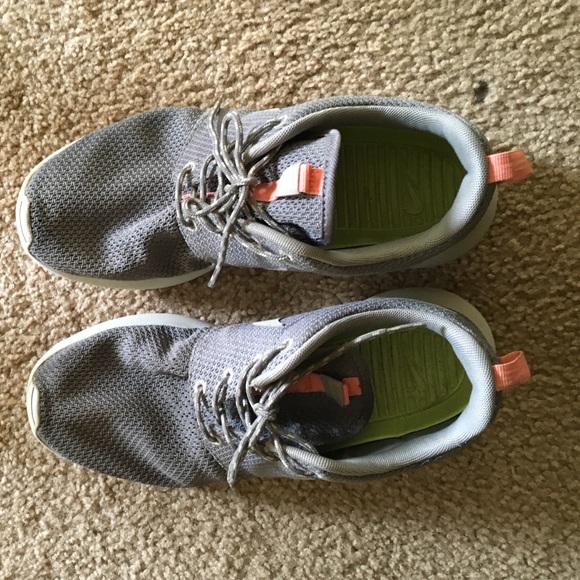 Grey Nike Roshe runs