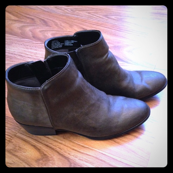 Vera Wang grey ankle boots