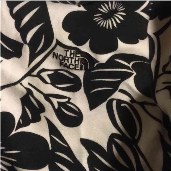 North face - Picture 2 of 3