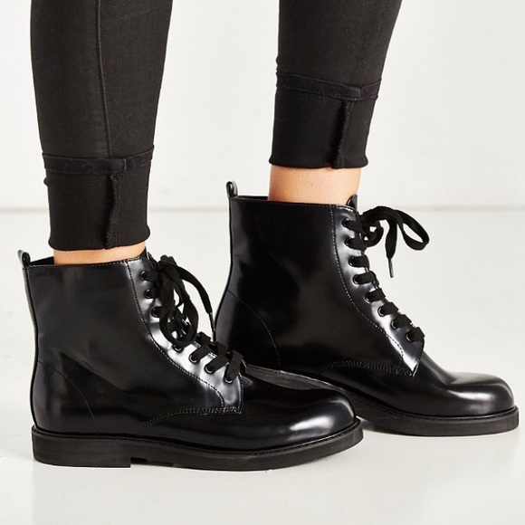 Urban Outfitters Chase Combat Boot - Picture 2 of 4