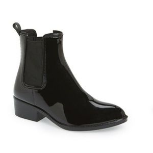 'Stormy' rain boots
