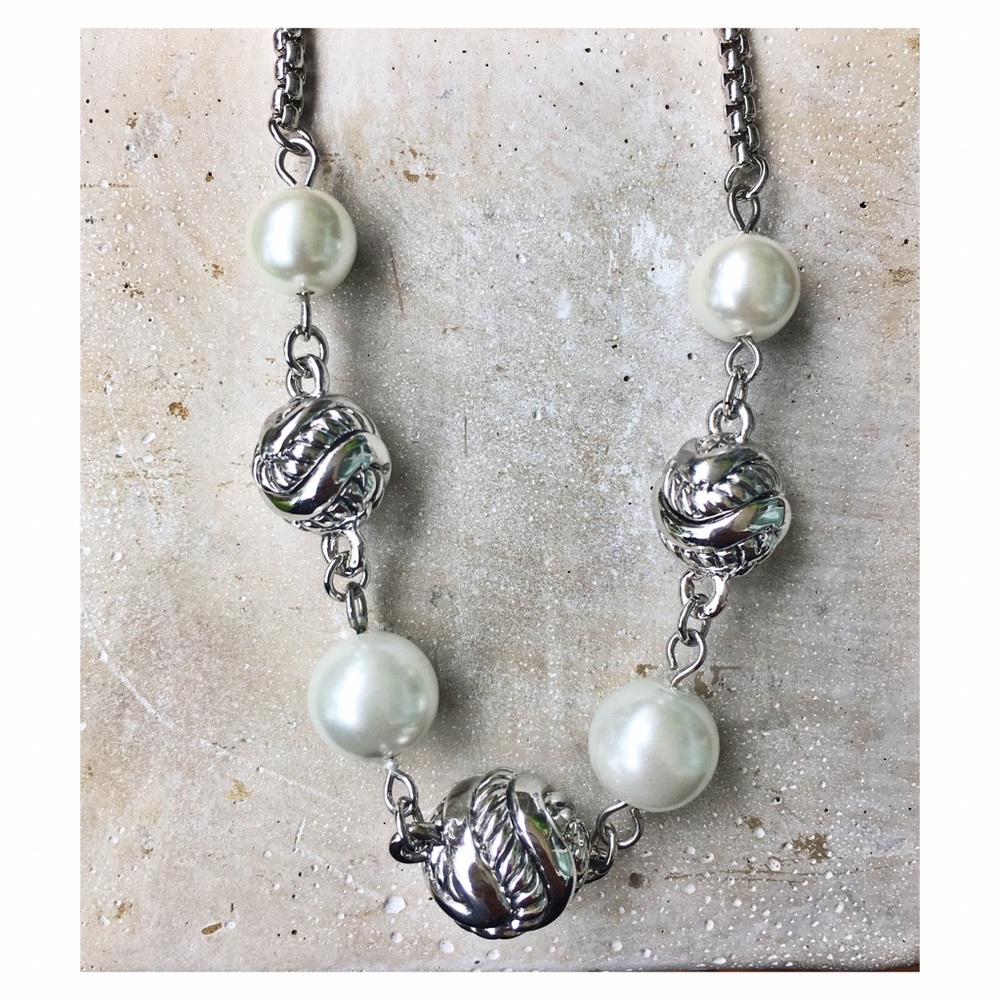 ✨NEW Silver Beaded & Pearl Necklace.