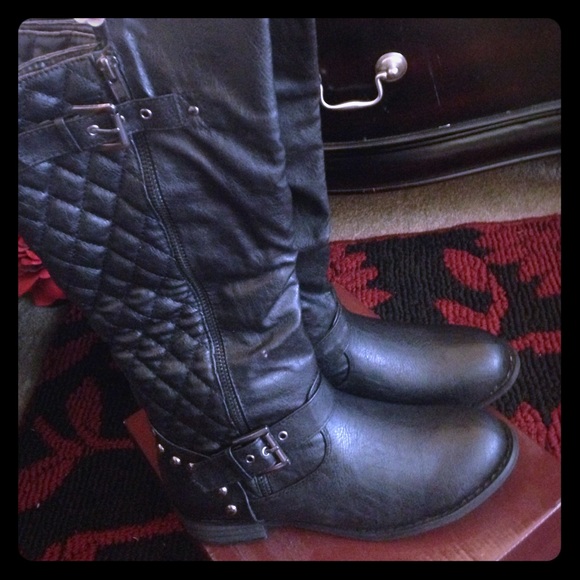 New quilted black boots