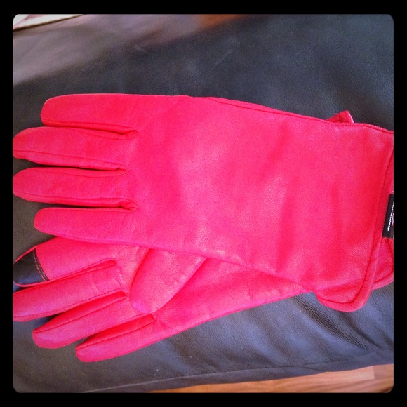 Red leather tech friendly gloves