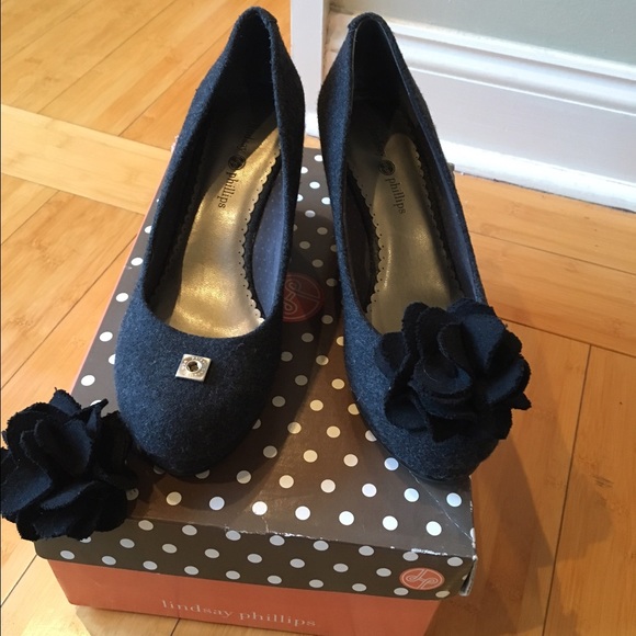 Lindsay Phillips Wedges - Picture 2 of 5