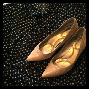 Comfy bandolina beige kitten heels