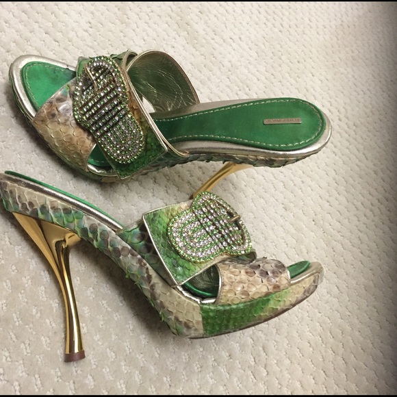 Autentic snake skin heels