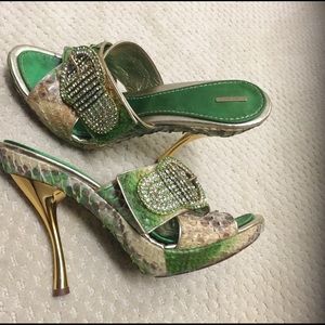 Autentic snake skin heels