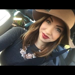 Meet your Posher, Christina