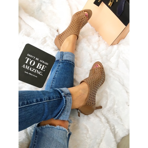 🎉SOLD 🎉 Tahari Chris Ankle Boots - Picture 4 of 4