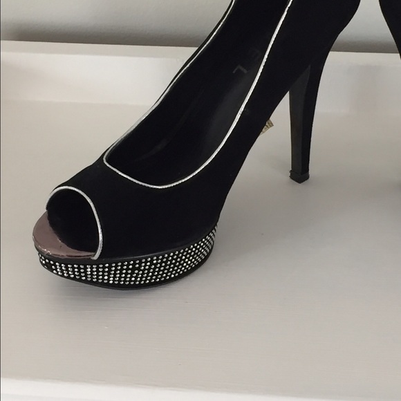 Pumps with platform - Picture 2 of 3