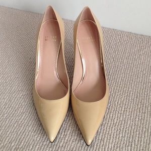 Stuart Weitzman "daisy" nude patent pump.