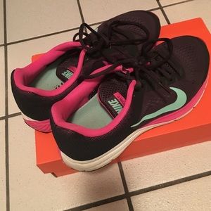 Nike Zoom Structure running shoes