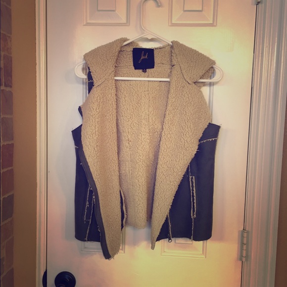 Sweater vest