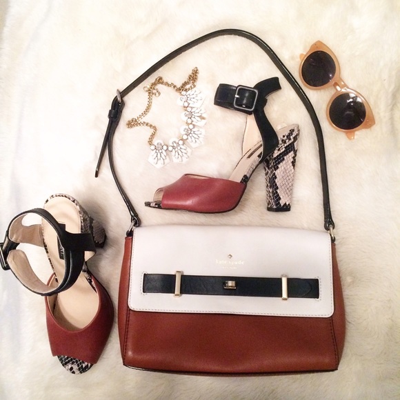 kate spade Handbags - ✨HP!✨Kate Spade Brown & White Shoulder Bag