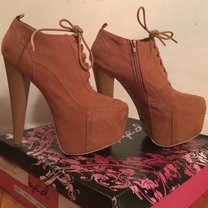 Qupid Rust Suede bootie platform.