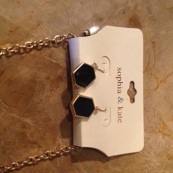 Black stone necklace and earring set - Picture 2 of 3