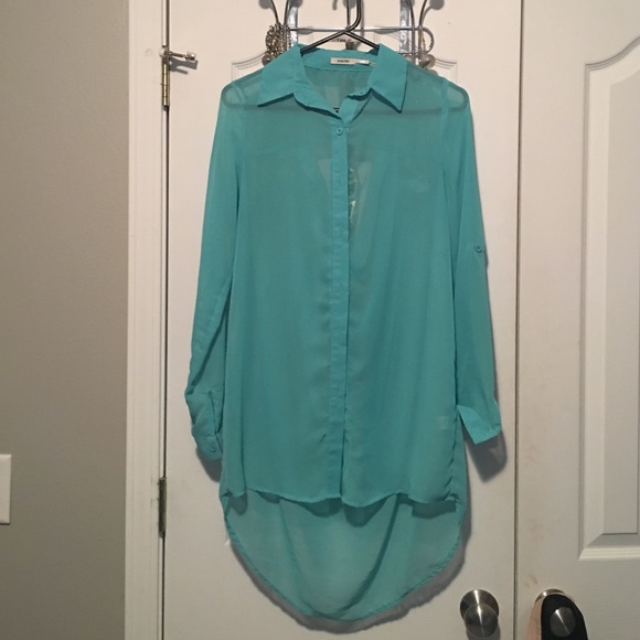 🚫price drop🚫 Sheer button up top