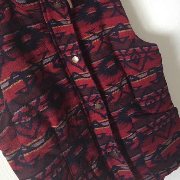 Warm cabin style vest - Picture 2 of 3