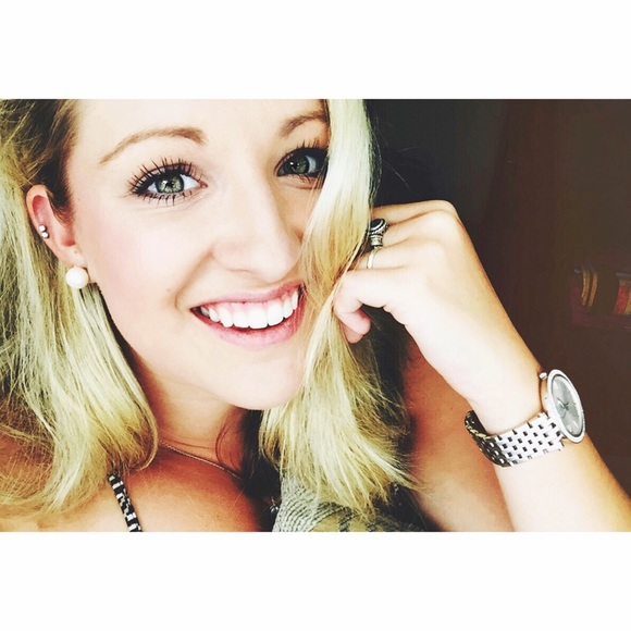 Meet your Posher, Emily - Picture 1 of 1