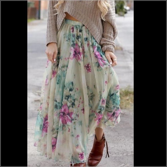 🎉SALE Last Day🎉 Long flowy floral skirt.