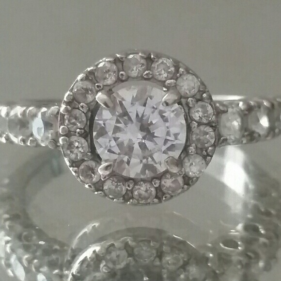 ❄SALE❄ Gorgeous Engagement Ring