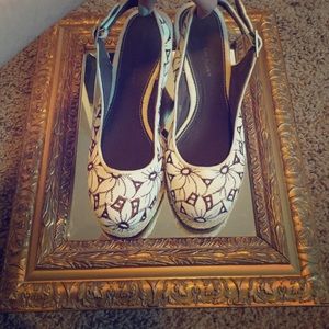 MAKE ME AN OFFER Summer/ spring wedges