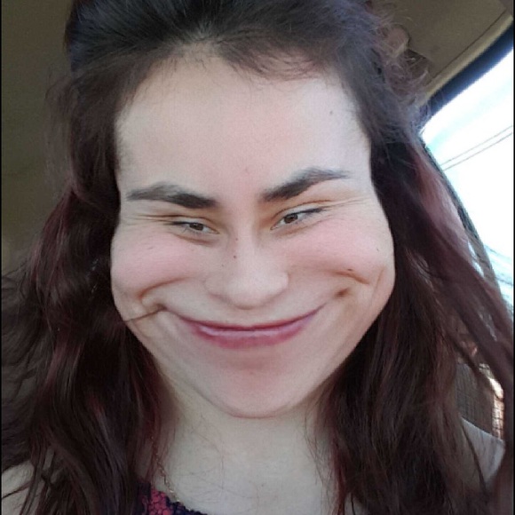 Meet your Posher, Alyssa - Picture 2 of 2