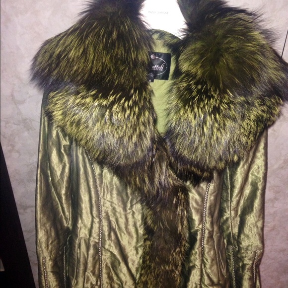 Coat with a fur collar