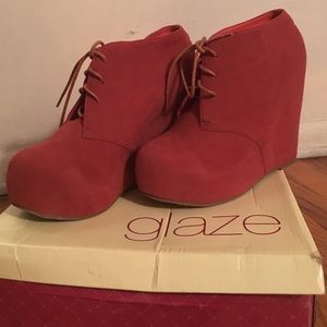 Glaze Camilla. Rust suede wedge booties. Size 8
