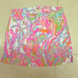 Like new Lilly Pullitzer skirt size 4.