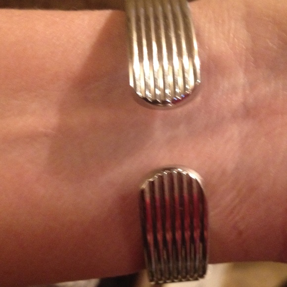 Black hinge watch - Picture 3 of 3